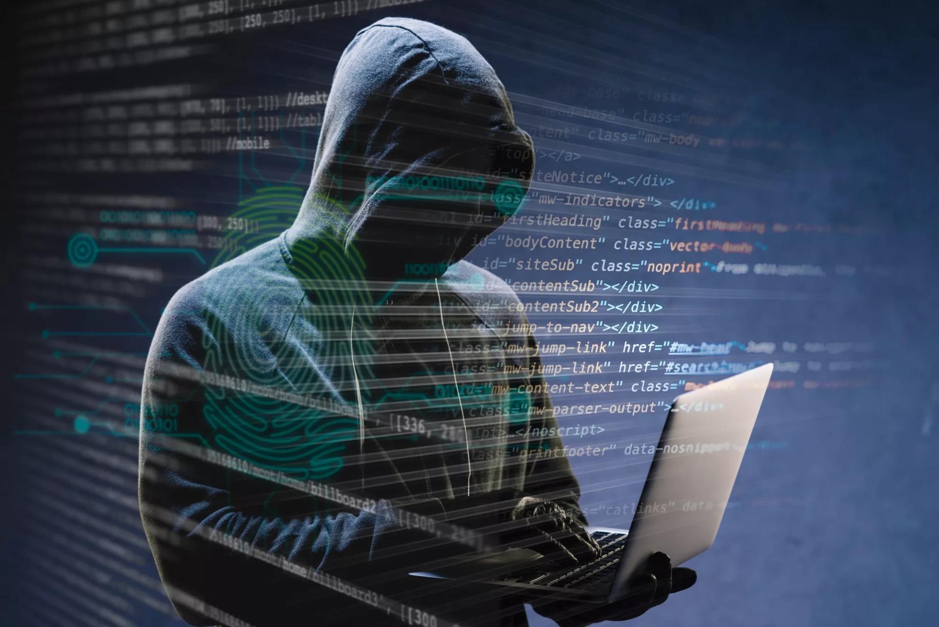 Hacker met laptop in handen en codes op de voorgrond.